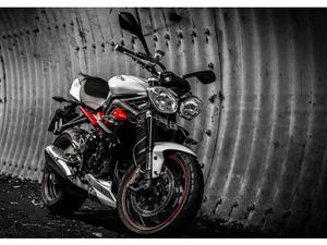 TRIUMPH STREET TRIPLE 675 R
