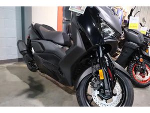 2025 YAMAHA XMAX