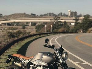 ② BMW R NINE T SCRAMBLER