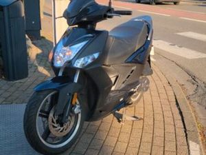 SCOOTER KYMCO AGILITY 16 PLUS AVENDRE MARCHE TRÈS NICKEL RIEN A PRÉVOIR TOUT FONCTIONNE BIEN