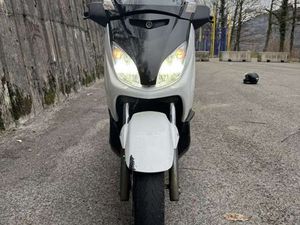 SCOOTER X-MAX 125