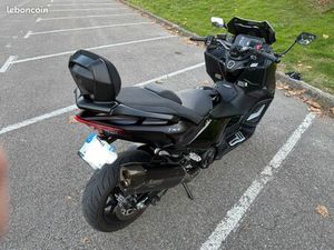 TMAX 560 ( TECH MAX )