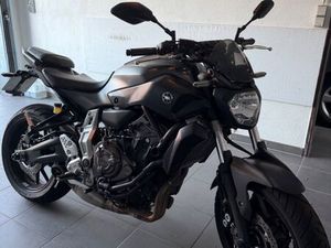 YAMAHA MT-07 AKRAPOVIC