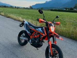 KTM 690 SMC R 2022 SUPERMOTARD