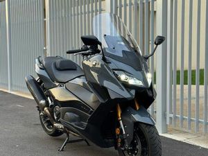 TMAX TECHMAX 560 AKRAPOVIC