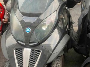 MP3 400 PIAGGIO ( TROIS ROUES IDEM METROPOLIS ET TRICITY 300)