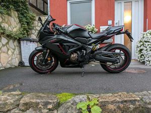HONDA CBR 650R