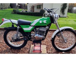 1975 1976 KAWSAKI KT250 VENTE AUX ENCHÈRES