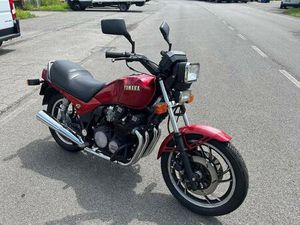1982 YAMAHA XJ 750 SECA A VENDRE