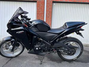 ② HONDA CBR250R 2011 (<35 KW)
