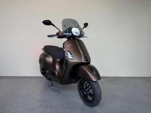 VESPA GTS 300 SUPERSPORT OPACO MARRAKECH BROWN, 2023, CUSTOM — MOTOREN | PIAGGIO — MARKTPLAATS