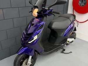 PIAGGIO ZIP SP 4TAKT 45KM BROMSCOOTER VOL OPTIES! — SCOOTERS | SYM — MARKTPLAATS