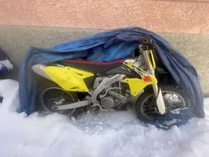 2014 RMZ SUZUKI 450 DIRT BIKE