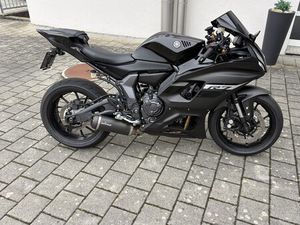 YZF-R7