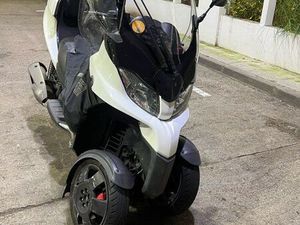 ADIVA AD3 300 CC KYMCO CT VIERGE RÉVISÉ PERMIS B TYPE MP3 METROPOLIS TRICITY