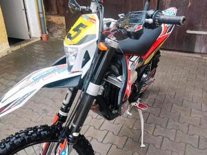HUSQVARNA TE 450. BMW G 450 X