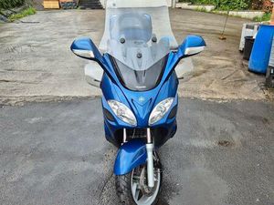 ② SCOOTER PIAGGIO X9 250 CC 2004 POUR PIÈCES OU À RESTAURÉ
