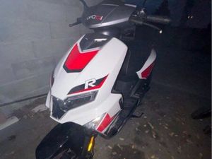 SCOOTER 50 CC ORCAL ARIOS R – 2022 – 3 800 KM – BON ÉTAT QUELLE QUE RAYURE SUR LE COTER