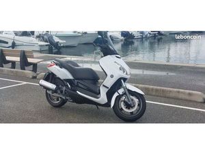 YAMAHA XMAX 125