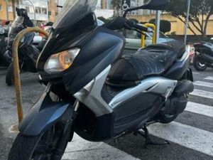 YAMAHA - XMAX 125