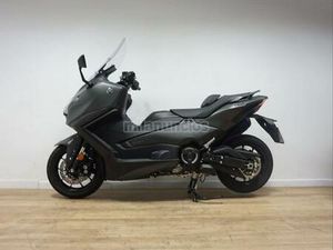 YAMAHA - TMAX