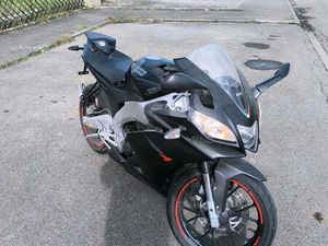 APRILIA RS4 125 - TOP ZUSTAND, NUR 5756 KM, EZ 07/13, UNFALLFREI