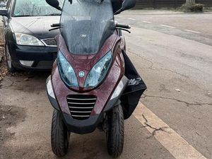 PIAGGIO MP3 400IE