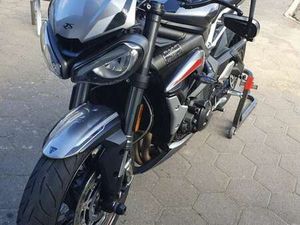 TRIUMPH STREET TRIPLE RS
