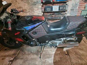 KAWASAKI GPX 600R BIS FREITAG FÜR 400 EURO