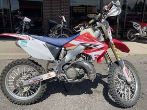 2002 HONDA CR250R - FAST, 2 STROKE