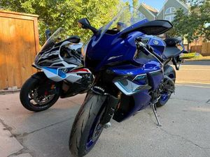 2025 YAMAHA R1