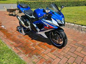 SUZUKI GSXR 750 K8