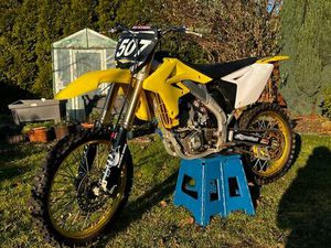 SUZUKI RMZ 250 MOTO CROSS VOLLCROSS MOTORRAD WIE KXF