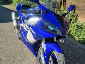 YAMAHA R1 BJ 2001