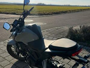 HONDA CB 125 R IN GRAU MIT KURZEM KENNZEICHENHALTER