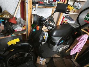 BIETE HONDA ROLLER SGX SKY 45 MIT HOLL. PAPIERE-REDUZIERT-