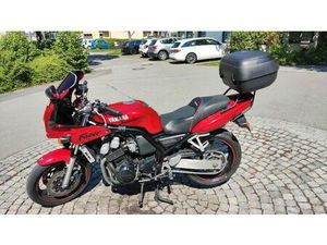 YAMAHA FZS 600 FAZER