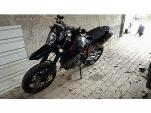 KTM 990 SM SUPERMOTO, SCHECKHEFT GEPFLEGT, KOMPLETTE HISTORIE