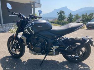 MOTO TRIUMPH TRIDENT 660