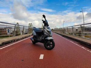 PIAGGIO ZIP 4T2V — SCOOTERS | PIAGGIO — MARKTPLAATS
