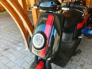 NIU NGT ELEKTROROLLER/-MOTORRAD INKLUSIVE 2 AKKUS