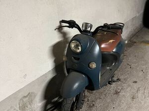 SCOOTER ÉLECTRIQUE 50 CM3