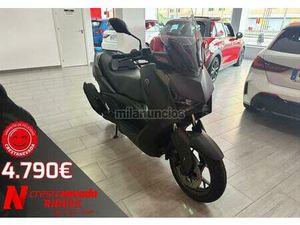 YAMAHA - XMAX 125