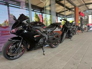 ② HONDA CBR 1000RR