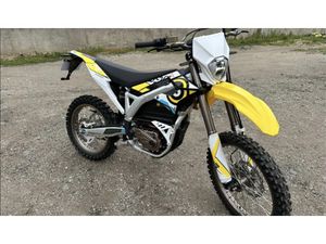 SURRON STORM BEE →