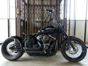 ② HARLEY-DAVIDSON SOFTAIL STREET BOB