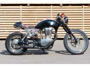 ② SUZUKI 650 CAFÉ RACER