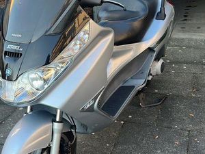PIAGGIO X8 125 ROLLER, BJ. 2005, SILBER, MIT TOPCASE
