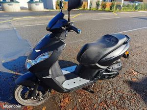 SCOOTER PEUGEOT KISBEE BLACK ÉDITION 50CM3