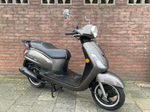MOOIE SYM FIDDLE II 4 TAKT SNOR BOUWJAAR 2017 1E EIGENAAR — SCOOTERS | SYM — MARKTPLAATS